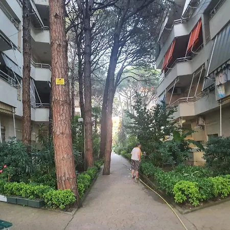 Mali I Robit Apartmán Golem (Tirana)